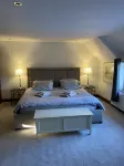 Four Oaks Chichester Hotels near Wey and Arun Canal trips, Onslow Arms, Weysouth