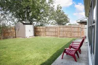 Comfy Townhouse near CASINOS, centrally located Hotel dekat Mardi Gras Museum of Imperial Calcasieu