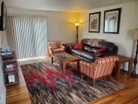 Cozy home short walk to Old Town Arvada, parks, dinning and shopping - 2성급