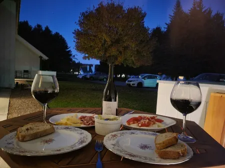 The perfect adult couples retreat. 2-king bedroom right along the Mountain Road.