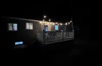 The Drift House- Spacious Boho Family Retreat- 4 Bds, 2 Baths, 6 TVs, Movie Room Hotels in Clinton Township