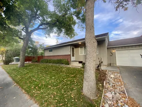 Stylish Comfort in the Heart of the City" 大瀑布城住宿飯店