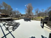 New Lake Paradise! 4 bdrm 3.5 ba house w/ lift, deck, grill, sauna, smart, media Hotels in Tool