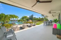 Lakefront Luxury Retreat – 7BR Paradise Escape Olympia Heights住宿飯店