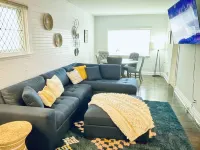 Chic 3bed 2bath Home with free parking close to United Center