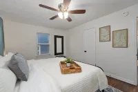 Hidden Gem less than 5 minutes from Bass Pro/Wonders of Wildlife, MSU and Mercy