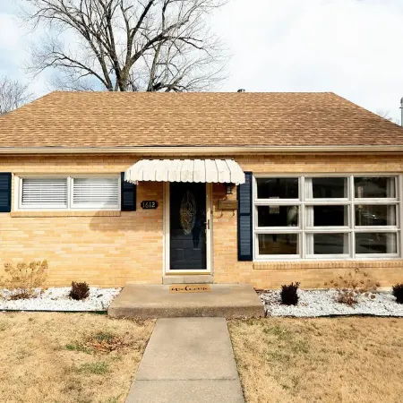 2BD, 1BA Home. 5-10 Minutes to ANYWHERE in JCMO!