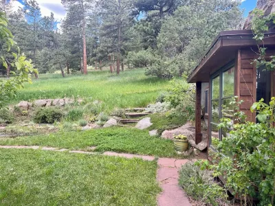 Cozy Cabin Near Boulder with Wildlife and WiFi 푸르마일 캐년 주변 호텔