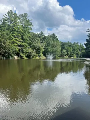 Tranquil Lakeside Waterfall Retreat-Leaf Season Is Here Hotels in Flat Rock