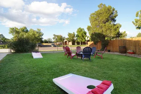 Cozy Home Games+BBQ|Min to Downtown Den & Boulder!