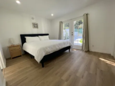 Modern 4 King Beds/Beauty Large yard/Golf/WFH/Long Stay/WIFI/FWY/25mins to Beach