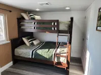 A cozy getaway with lakefront access.