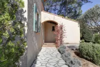 villa of charm, a haven of peace under the umbrella pines, 15 minutes of the sea