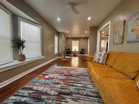 Lovely 3-bedroom house in downtown Kansas City with WiFi, AC and so much more