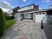 Elegant 4 Bedroom Detached House Hotels in Orpington