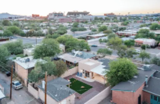 Sam Hughes Bungalows - B - Walkable to the University of Arizona, Large Backyard