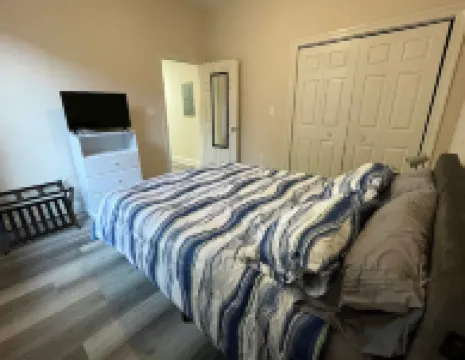 Peachy Beach House - Hot Tub, Putting Greens, Arcade, Yard Games, Close to Beach Hotels in 