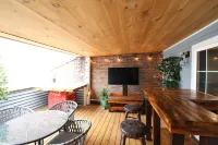 Spectacular Roof Top Patio 3bd Apartment in Downtown Glens Falls Hotels in Glens Falls