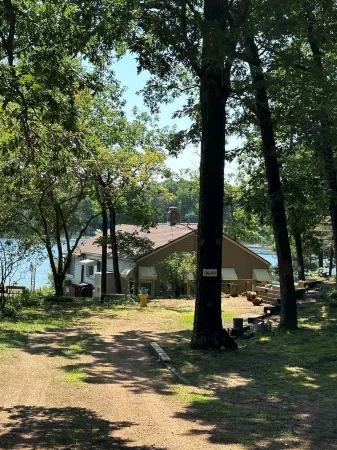 Cottage Retreat on Beautiful Lake