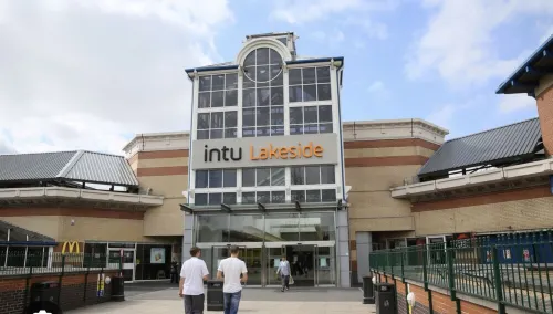 3bed rooms luxury home all rooms with Tv , sky  America fridge , Hotels in Dagenham