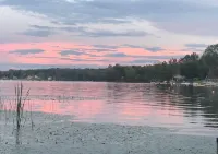 Cozy lake front unit close to Honesdale, Elk Mountain, Scranton & much more!