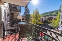 1 min. walk to slopes!Mountain view! Steps to ski lift/gondola, shops & dining!