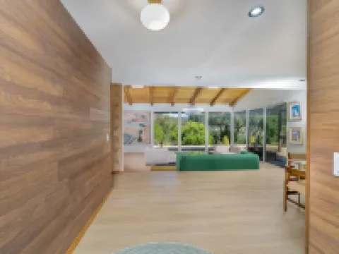 Newly remodeled midcentury modern house close to many attractions フォールブルックのホテル