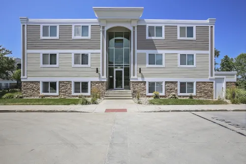 Asher's Lake Michigan Premier 2 BR Beachfront Penthouse Condo - Book today!!