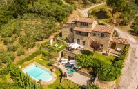 Wonderful villa at the foot of Cortona with private pool and unforgettable views