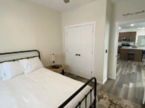 Located in Downtown Evanston, Walking distance to food, shops, and Train Depot. Hoteles en Evanston