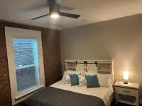 Charming 2bed, 2bath condo on The Strand, Galveston with WiFi, AC, garage