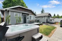 Petite Perfection, Bungalow in the heart of Puyallup. Hotels in Puyallup