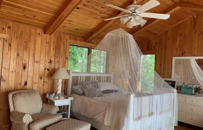 Lakefront cabin with spectacular sunsets included