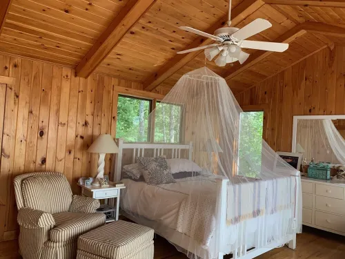 Lakefront cabin with spectacular sunsets included فنادق في Harrison