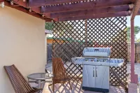 Clean & Renovated w\ hot tub, game room, firepit, & more!