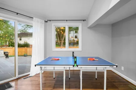 6 Bed High End Home w/ EPIC Backyard!