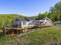 Lakefront Getaway at Swan Seymour w/ Kayaks