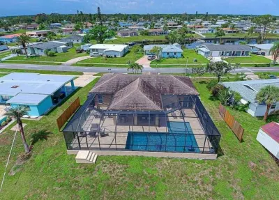Waterfront Heated Pool near Venice and Siesta beaches Hotel dekat Warm Mineral Springs Park