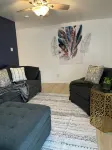 Charming 2-bedroom house with Feather Theme , WiFi in excellent Aurora