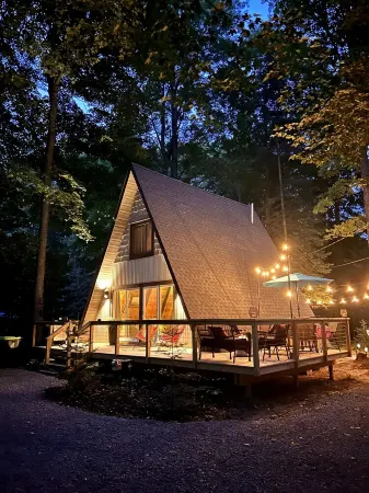 Mcm A-Frame: Hot Tub; Lake; Fall Colors; Fireplace; Nature; Cozy; Kayaks