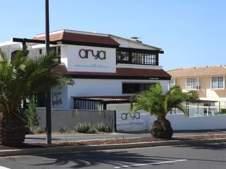 Relax yourself!gardens, swimmingpools and paddel tennis courts !!