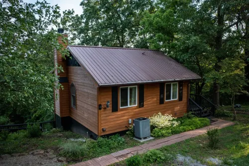 Exquisite views of Shawnee National Forest seen from a private, covered hot tub.