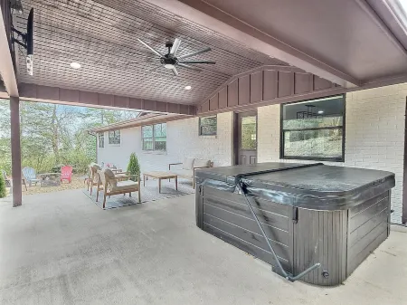 Casa Paloma* Fully Renovated* 5BR* Jacuzzi* Home Gym* Great Location