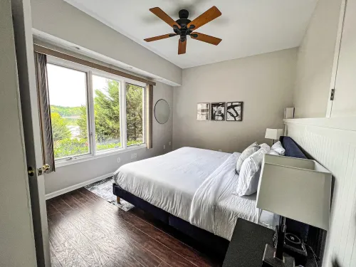 Modern Lakefront Oasis - Private Pool & Salt Water HotTub with Beautiful Sunsets