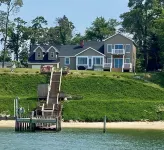 Room on river with sunset views and private beach! - Wifi