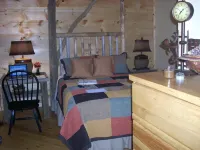 Watauga Lake Home! Hot tub, kayaks, Slip access & Mountain View!