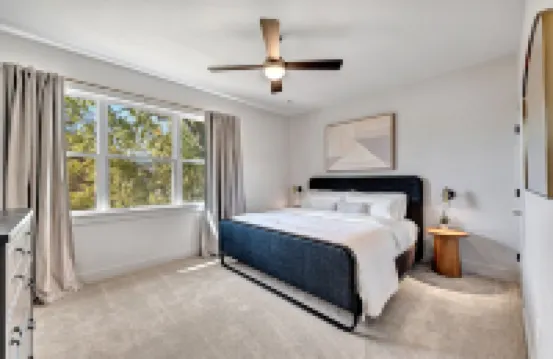 Lux Haus Bentonville, Momentary Views & Bike Trail Hotels in 
