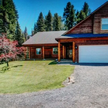 REMOTE CABIN WITH HOT TUB, MOVIE THEATER AND HUGE COVERED DECK WITH FIRE TABLE