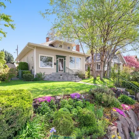 Prospect Delight - River Views, Historic Home, Walk To Town!
