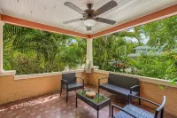 Jula Place-Walk downtown from old Florida glam!